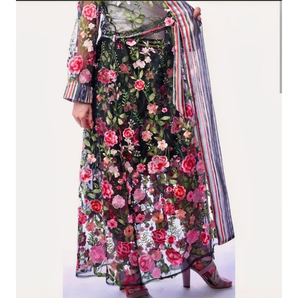 Aratta XL 'Dark Rose' Duster a cloud of tulle and embroidery - cinch waist-maxi - Picture 5 of 6